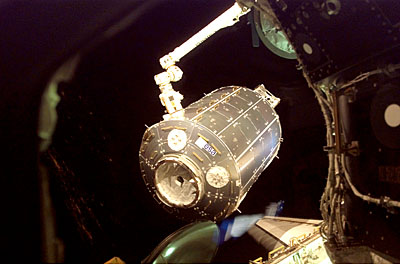 Lifting Columbus out of Shuttle payload bay