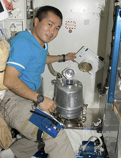 Používání záchodu na ISS