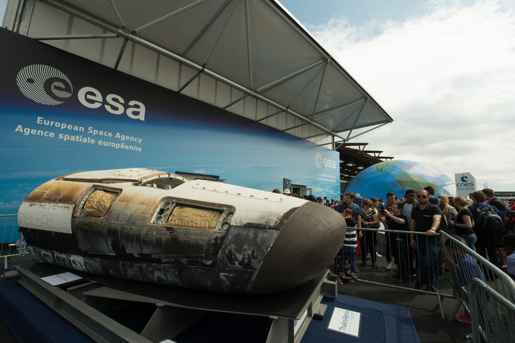 Public in front of the ESA Pavilion, Paris Air and Space Show