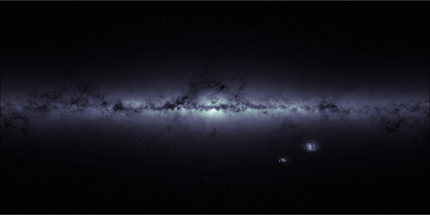 La imagen muestra la silueta de nuestra galaxia, la Vía Láctea,  y de las vecinas Nubes de Magallanes.