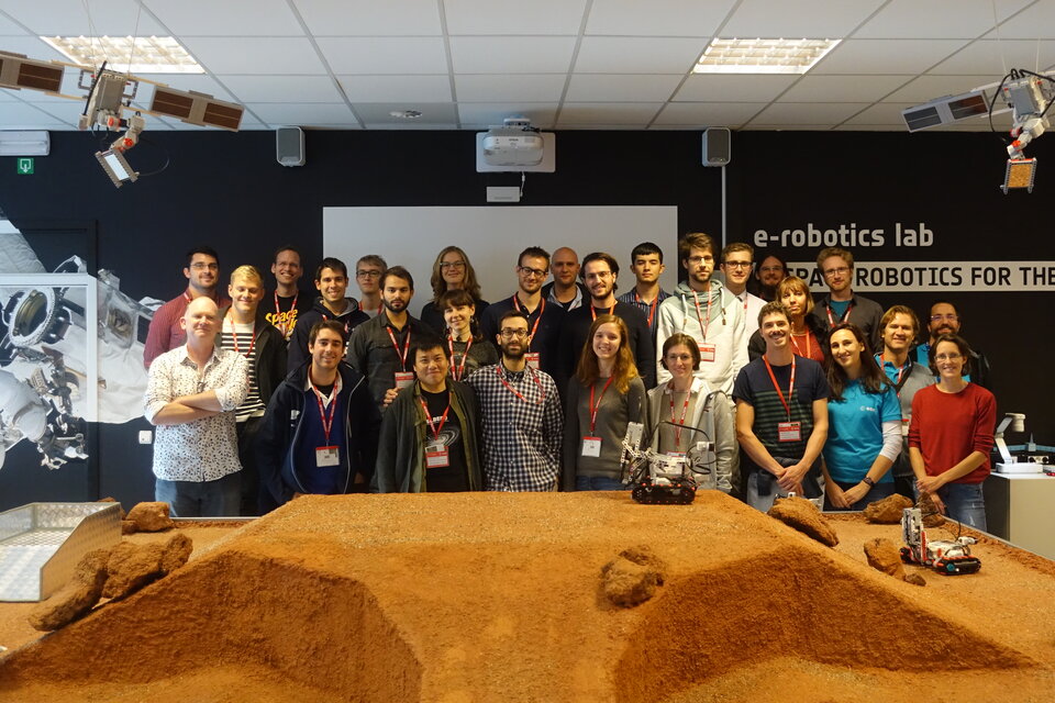Students visiting E-robotics Lab