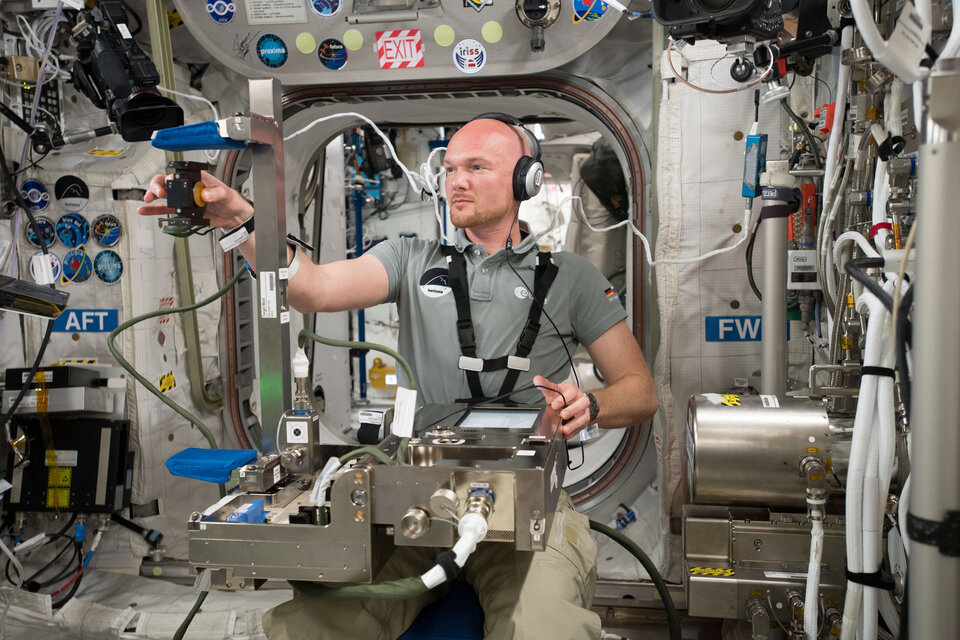 ESA astronaut Alexander Gerst running Grip experiment