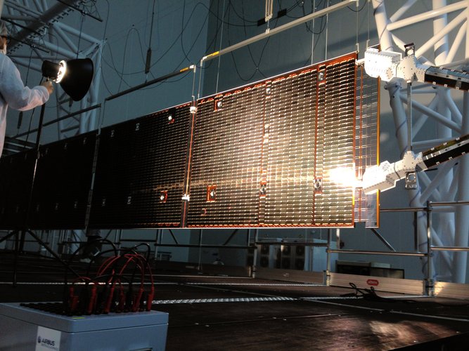 Mercury Transfer Module solar wing inspection 