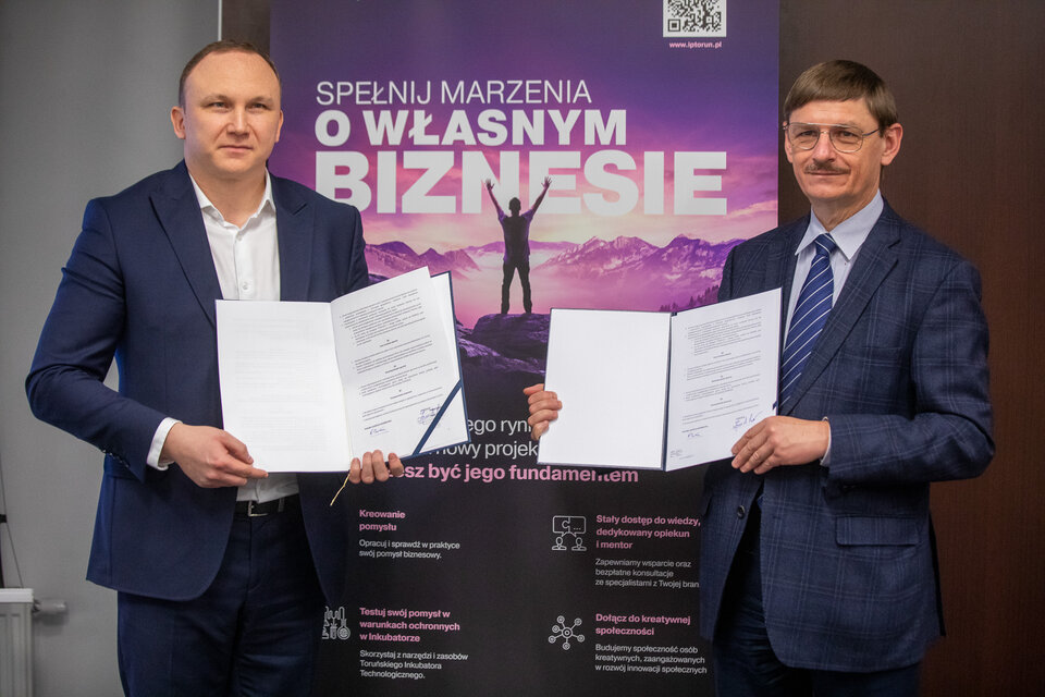 Porozumienie ze strony POLSA podpisał prezes Grzegorz Wrochna natomiast fundację reprezentował prezes Zarządu Paweł Żywiecki