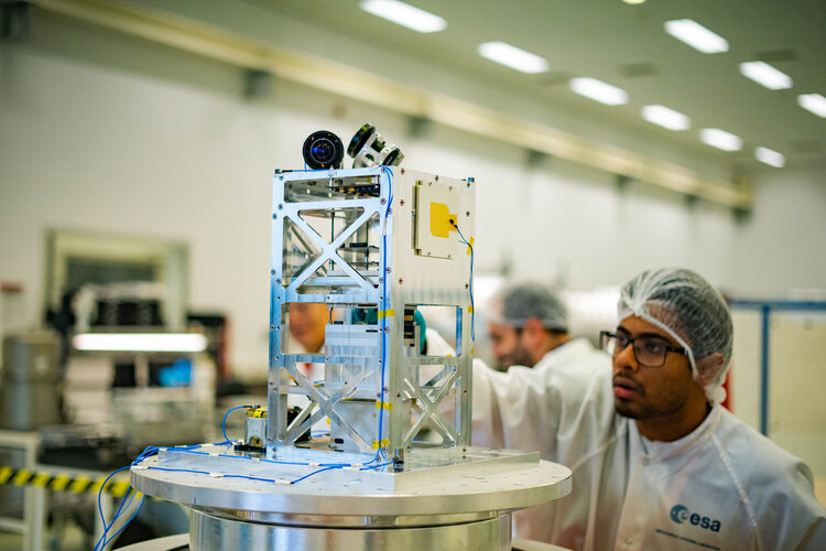 Young ESA team prepare Ariane 6 passenger 