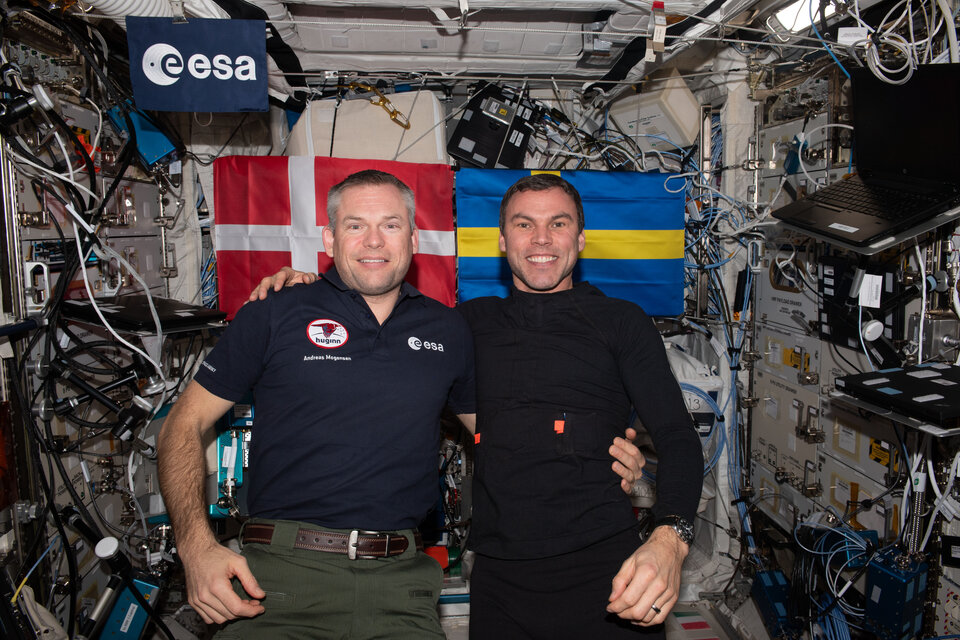 Andreas Mogensen and Marcus Wandt im Columbus-Modul der ISS
