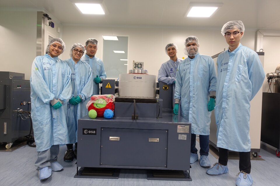 SFU-UBC CubeSat Team (and Paxi!) ready to run the vibration test