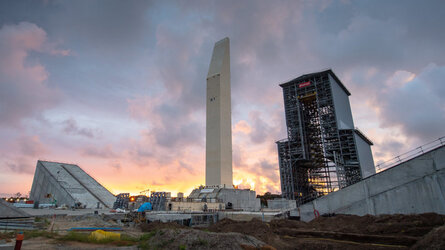 First rollout of Ariane 6 mobile gantry