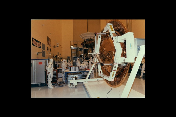 Huygens ready for integration with Cassini Orbiter