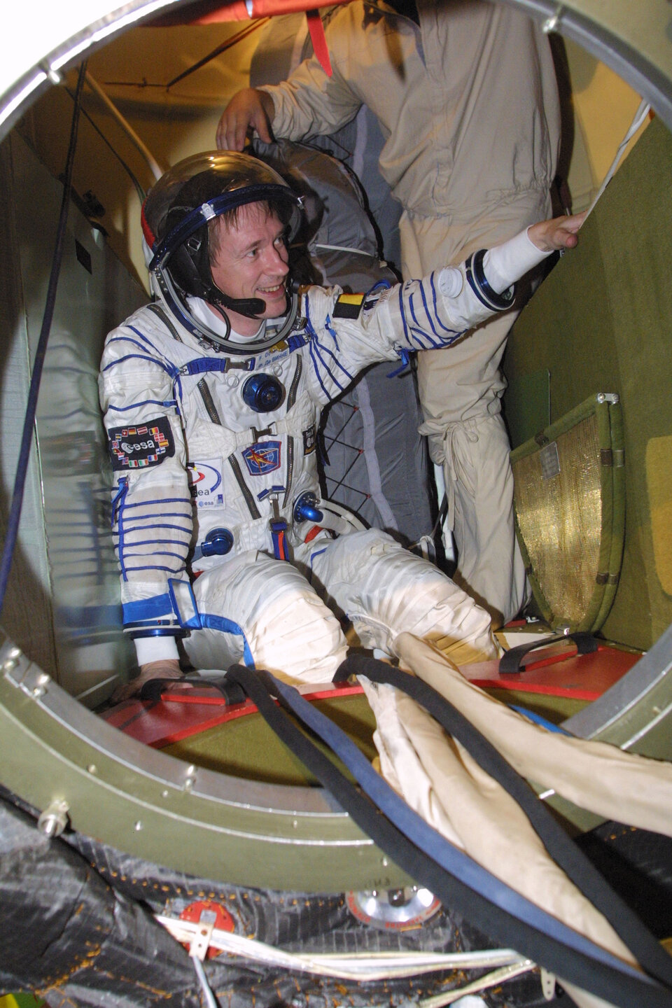 Frank De Winne in het Sojoez-TMA ruimtevaartuig
