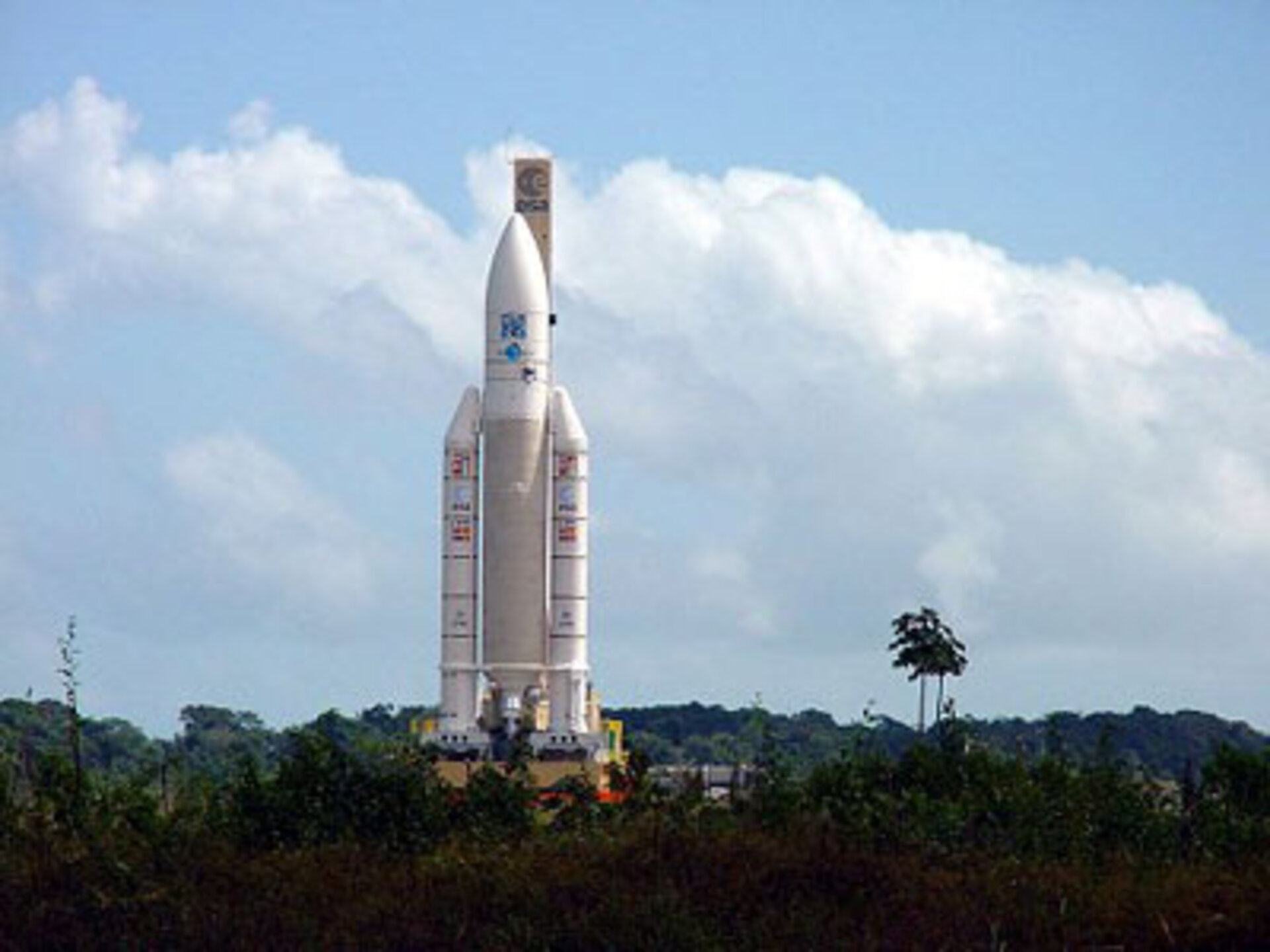 Ariane-5 and XMM rolling out to the launch pad