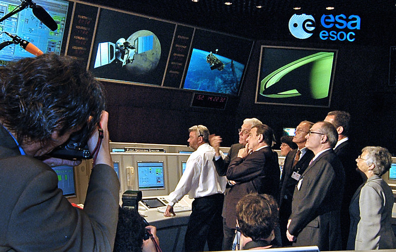 Chancellor Gerhard Schröder in the Main Control Room