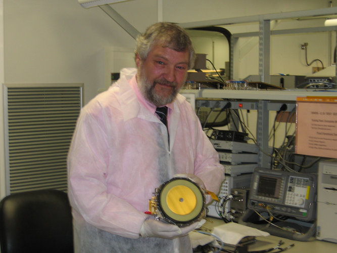 ESA SMOS Project Manager Achim Hahne holding a LICEF