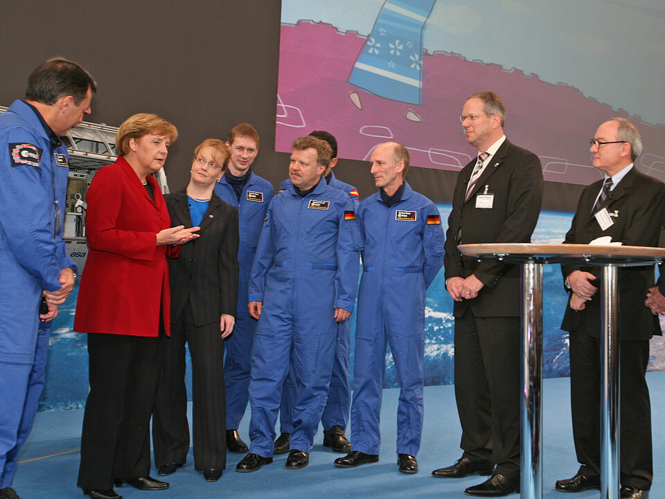 German Chancellor meets ESA Astronaut Corps