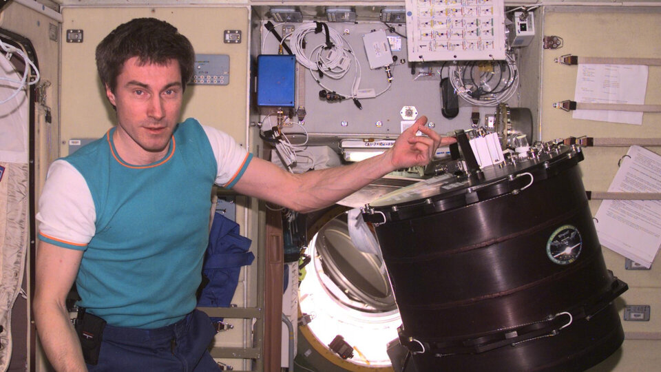 Sergei with original PK-3 experiment on the Space Station in 2001