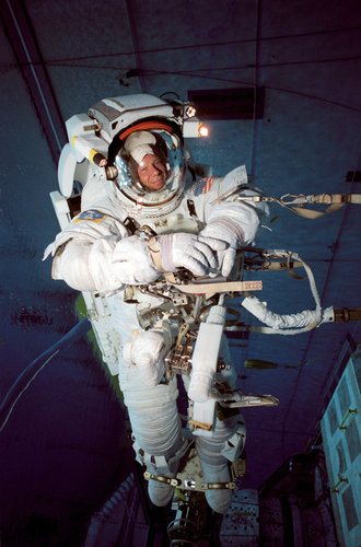 Astronaut Christer Fuglesang participates in an underwater simulation of extravehicular activity (EVA)