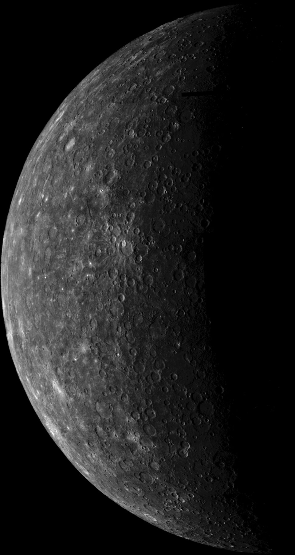 Mercurius, in maart 1974 gefotografeerd door de Amerikaanse ruimtesonde Mariner 10