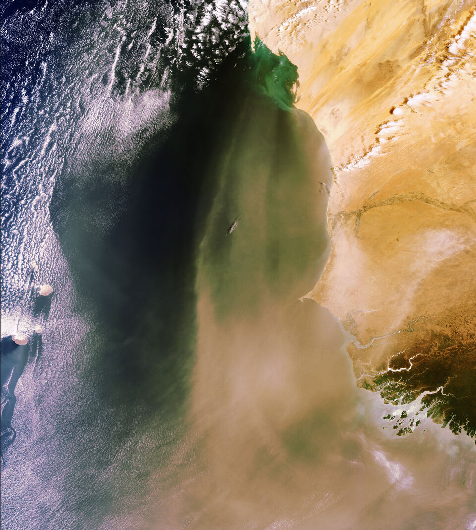 Zand en stof in de Sahara waargenomen door de ESA-satelliet Envisat