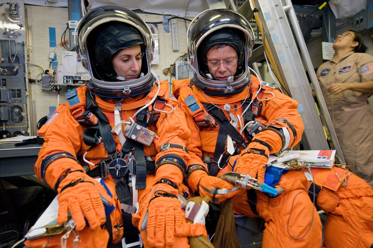 STS-128 preflight training