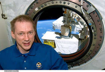 Frank De Winne near a window in the Japanese Kibo laboratory