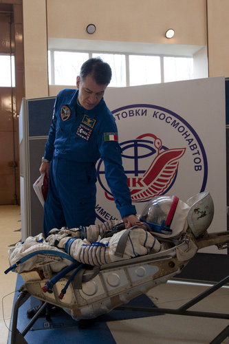 Paolo Nespoli trying on his Russian Sokol suit