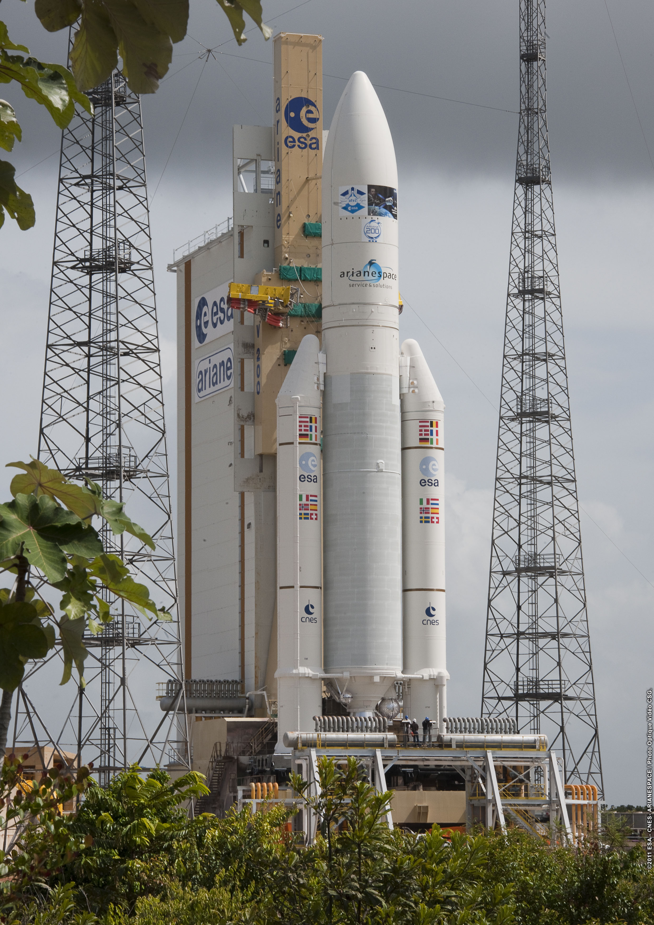 Ariane_5_on_launch_pad.jpg