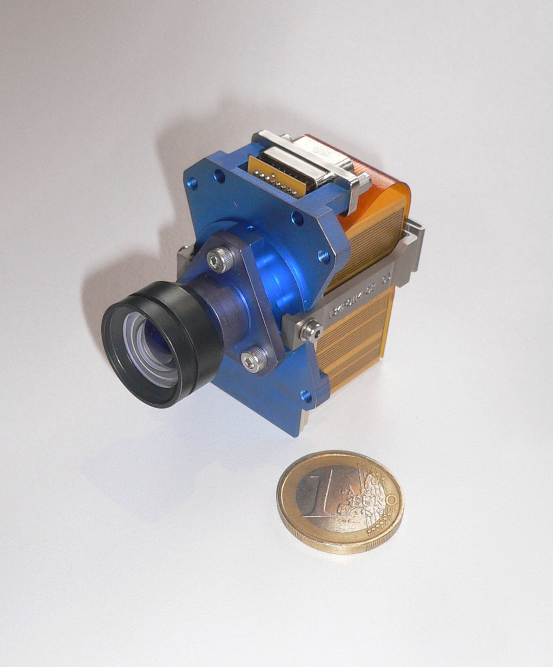 De kleine X-Cam camera aan boord van Proba 2