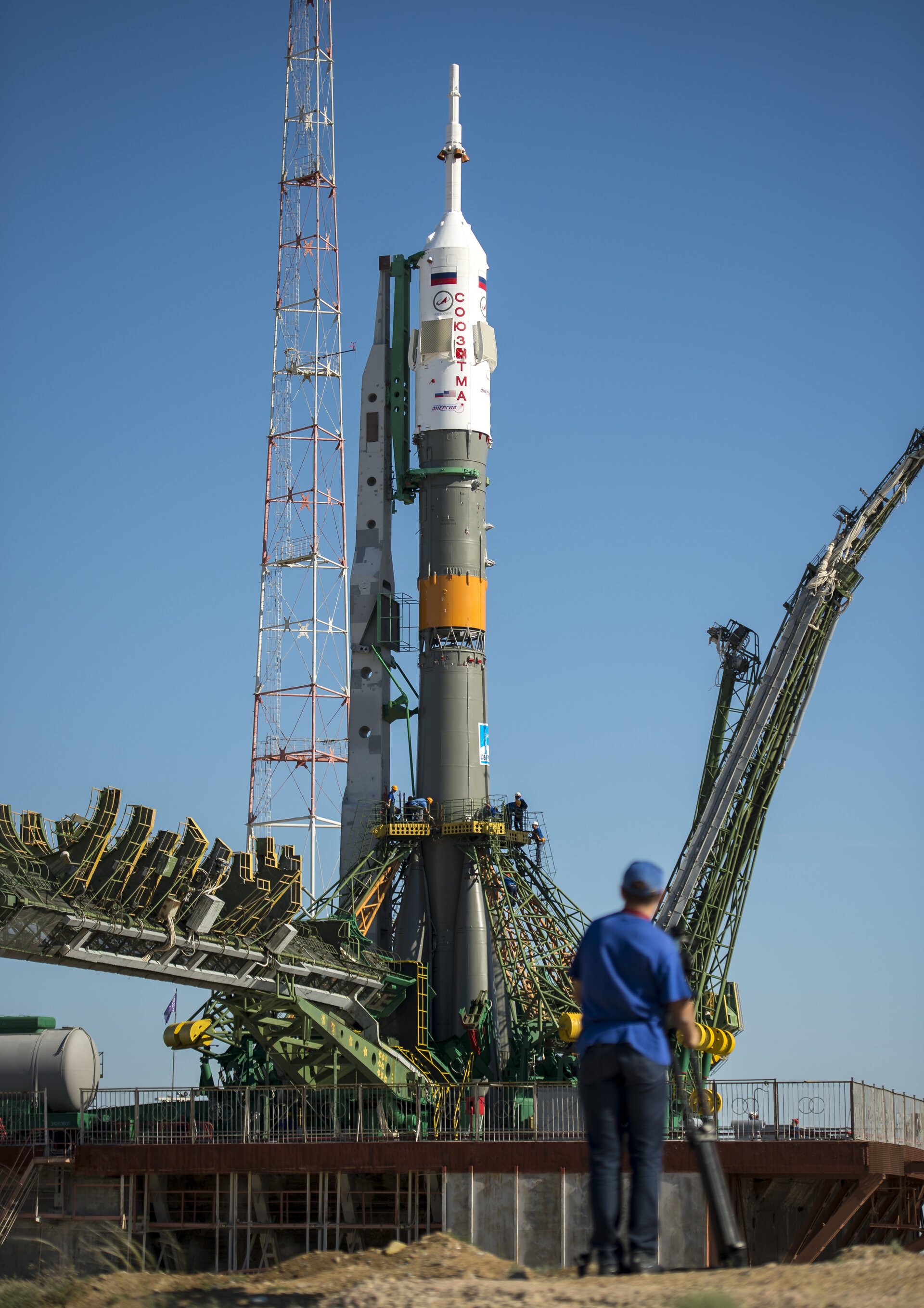 Expedition 36 Soyuz roll-out