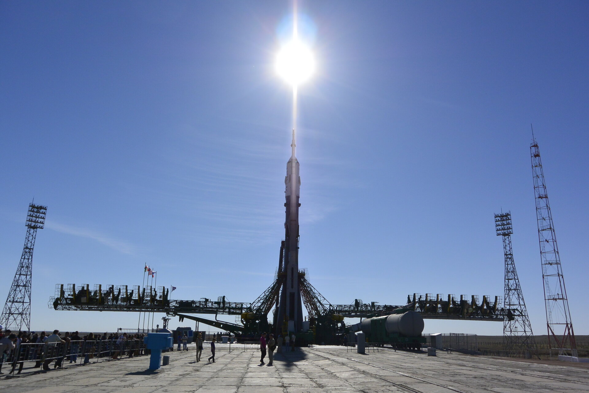 Expedition 36 Soyuz roll-out