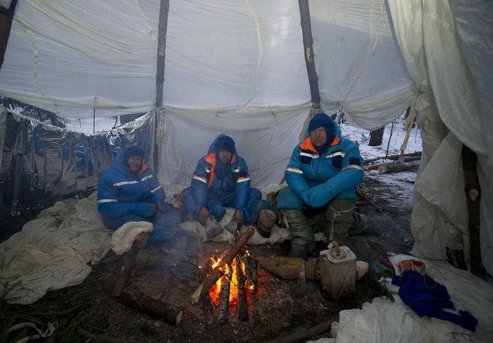 Expedition 46/47 prime crew during winter survival training