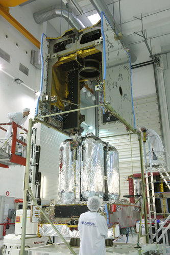 Mating of the EDRS-A/Eutelsat-9B satellite