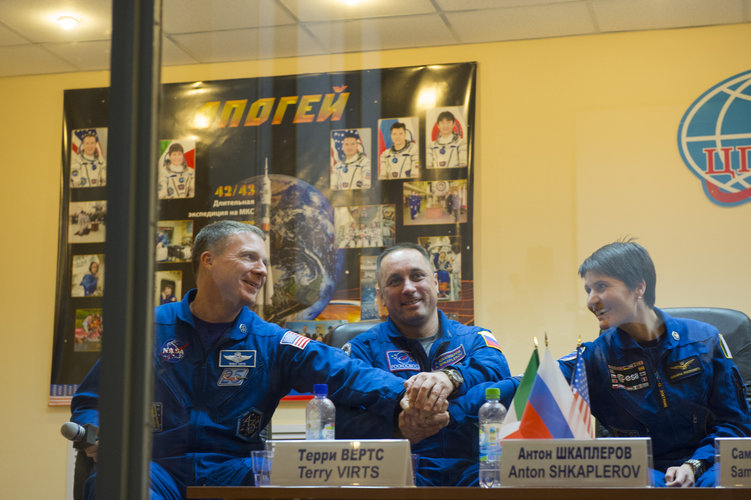 Expedition 42/43 prime crew members during press conference