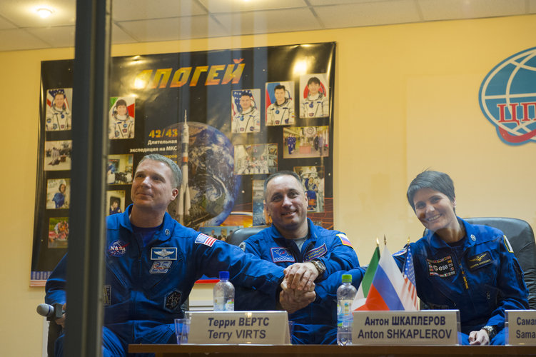 Expedition 42/43 prime crew members during press conference