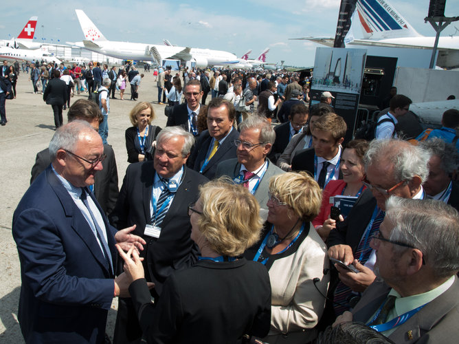 Members of the French Parliament visit the ESA Pavilion