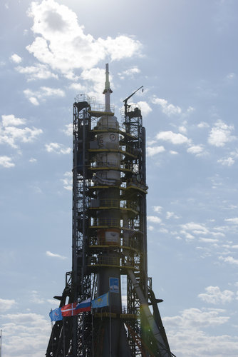 Soyuz TMA-18M spacecraft moved into vertical position