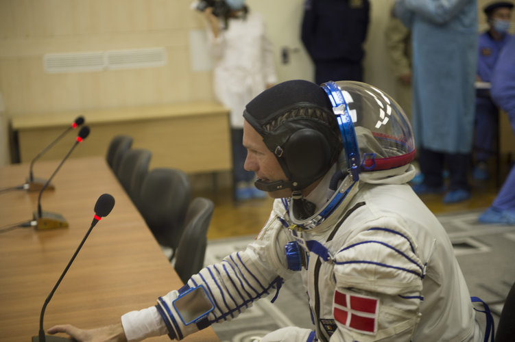 Andreas Mogensen talking to gathered friends, family and dignitaries