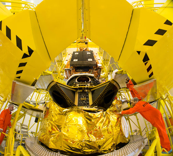 Sentinel-1B satellite lowered onto Fregat upper stage