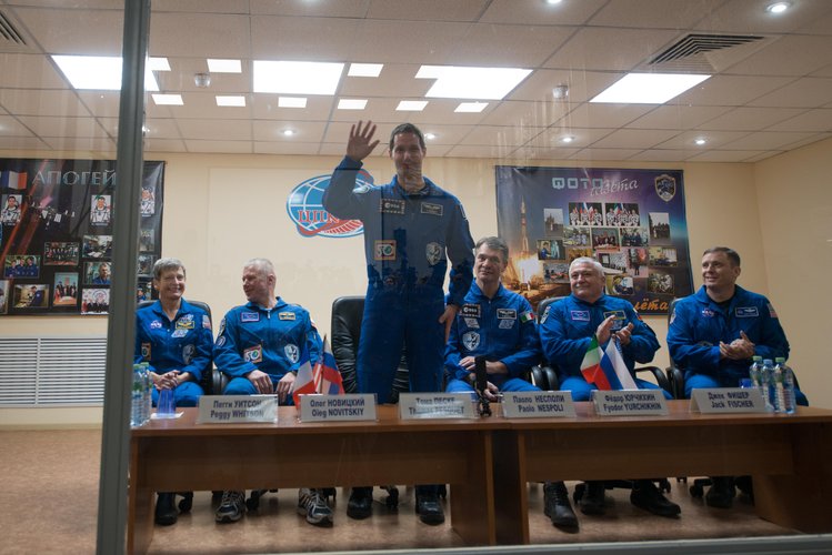 Prime and backup crewmembers during the pre-launch press conference