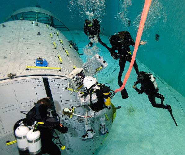 Matthias Maurer at ESA's Neutral Buoyancy Facility