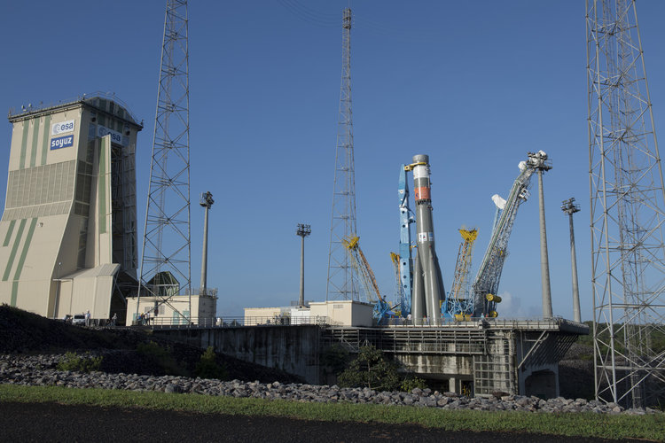 Soyuz VS16 raised into vertical position