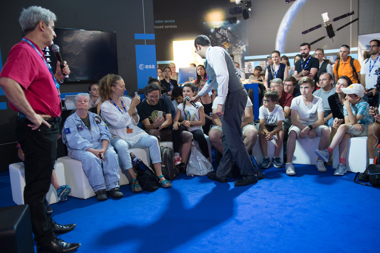 Life on the ISS explained to visitors at the ESA Pavilion