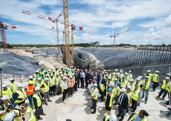 Macron and Juncker visit Europe's Spaceport