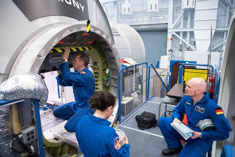 Expedition 56/57 crew members training