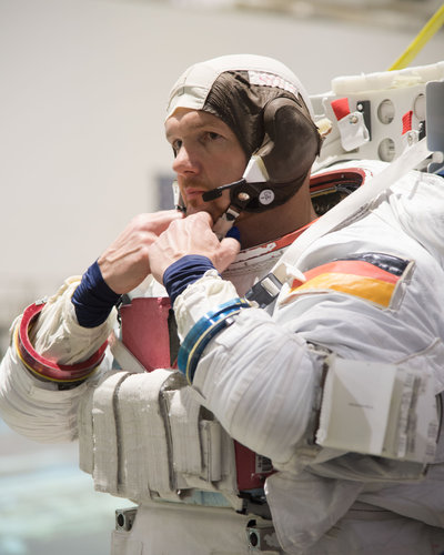 Expedition 56/57 crew members training