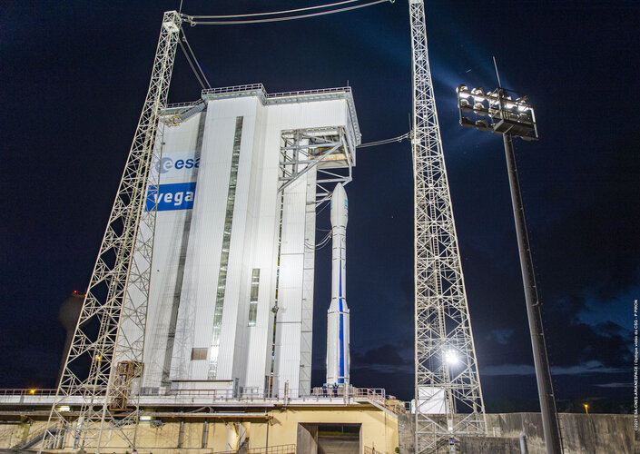 Vega poised for liftoff on flight VV19 in front of the retracted mobile gantry