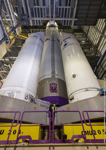 Ariane 6 central core verticalisation 11 July 2022