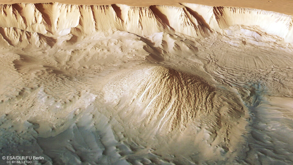 Second perspective view from inside Tithonium Chasma