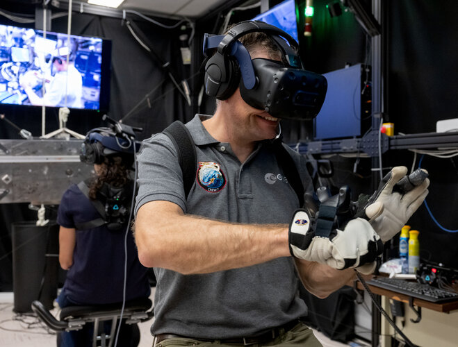 Astronaut Andreas Mogensen undergoing VR training for EVA emergencies