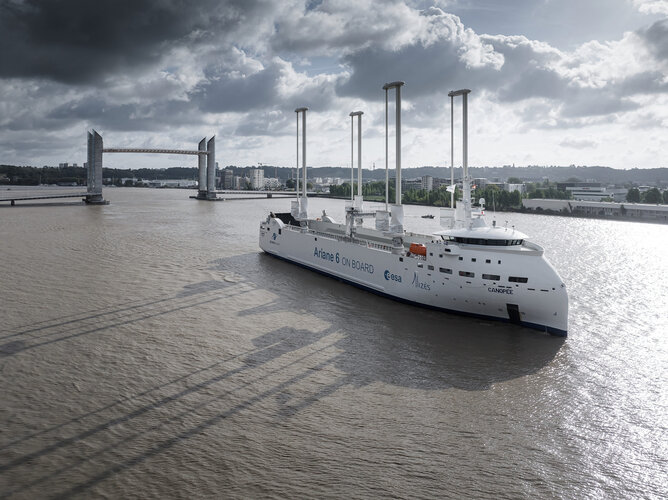 Canopée in the Garonne