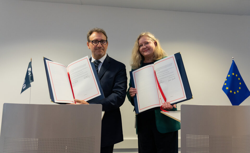 Massimo Mercati, Head of the ESA Security Office, and Kristin de Peyron, Director-General for Resource Management at the EU's European External Action Service